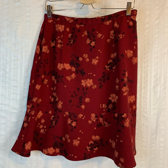 Worthington Dresses & Skirts - Worthington Petites skirt 12P floral in deep red/rust color with orange flowers.